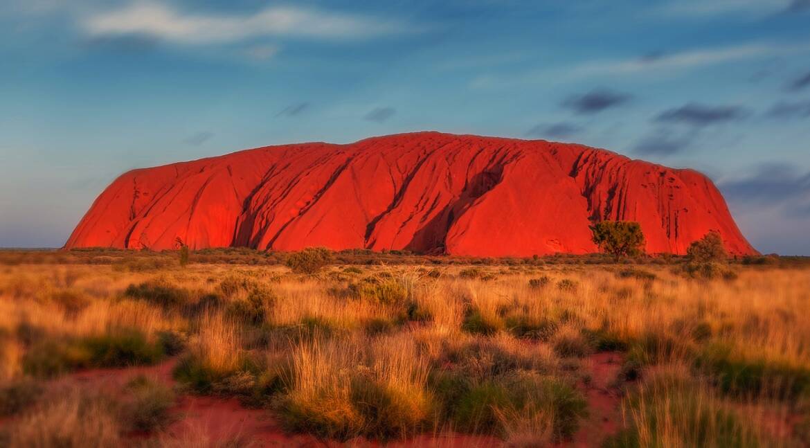 uluru-2058380_1280.jpg
